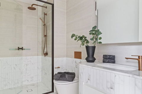 An Amazing 2BR Apt At Sapphire By The Gardens - Yamba Accommodation 3