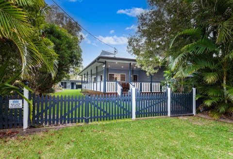 Anais Hat Head - Yamba Accommodation 0