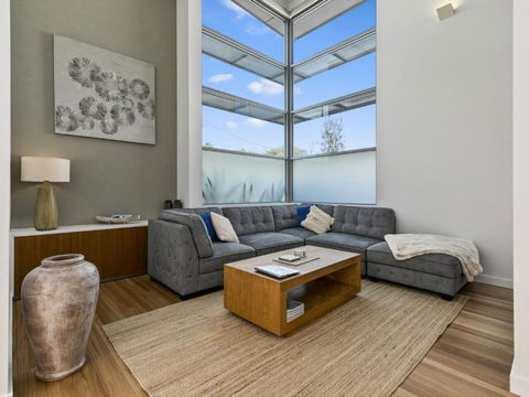 Anna Superbly Stylish Luxury Townhouse - Yamba Accommodation 3