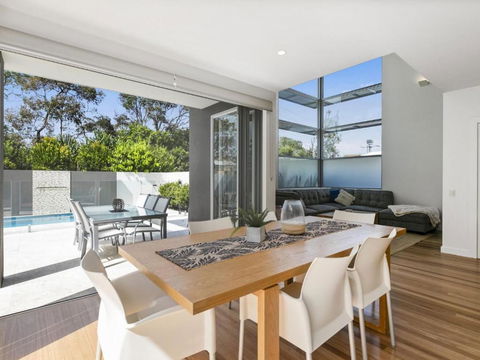 Anna Superbly Stylish Luxury Townhouse - Yamba Accommodation 0