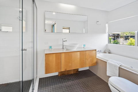 Airlie Beach Townhouse - Yamba Accommodation 2