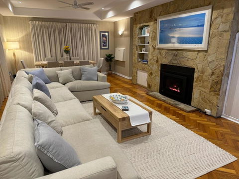 AMAZING Location! 1 Min Stroll To Beach & Sea Views! - Yamba Accommodation 0