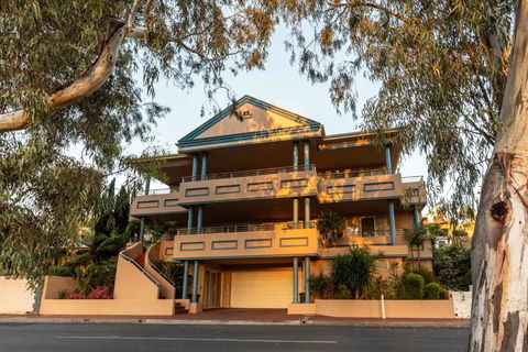 Apartment 1, 9 River Lane, Mannum - Yamba Accommodation 0