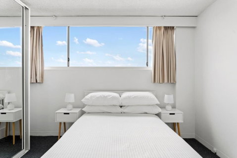 Apartment With Pool Access A Minute To The Beach - Yamba Accommodation 3