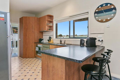 Apollo Bay Hideaway 5 Minute Walk To The Beach - Yamba Accommodation 0