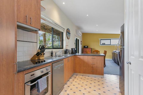 Apollo Bay Hideaway 5 Minute Walk To The Beach - Yamba Accommodation 1