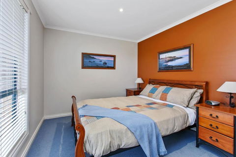 Apollo Bay Hideaway 5 Minute Walk To The Beach - Yamba Accommodation 3
