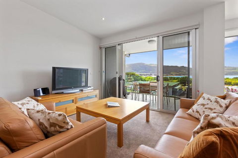 Apollo Blue 14 - Yamba Accommodation 2