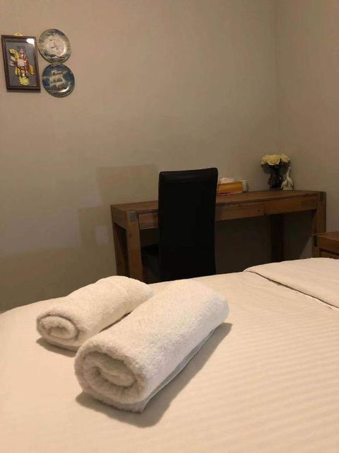 Apple House Truganina - Yamba Accommodation 4