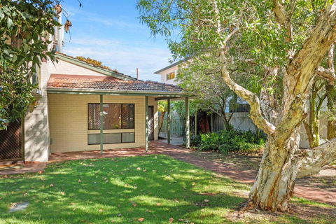 Applecross Village Gem 2BR - Yamba Accommodation 1