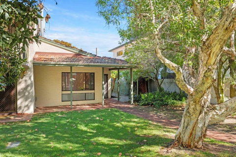 Applecross Village Gem 2BR - Yamba Accommodation 0