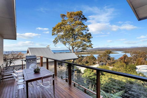 Aqua La Vista - 4 Bedroom Pet Friendly House - Yamba Accommodation 3