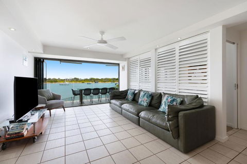 Aqua Linea 3 Noosa Parade 82 - Yamba Accommodation 0
