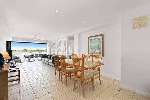Aqua Linea 3 Noosa Parade 82 - Yamba Accommodation 4