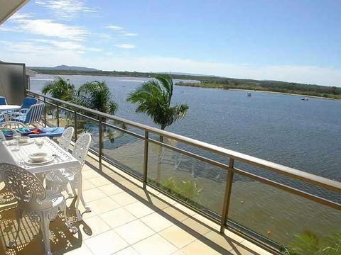 Aqua Linea 7 Noosa Parade 82 - Yamba Accommodation 1