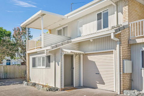 AquaLakeCathie - Yamba Accommodation 0