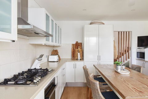 Arabella - 2 Bedroom Holiday House Nelson Bay - Yamba Accommodation 3