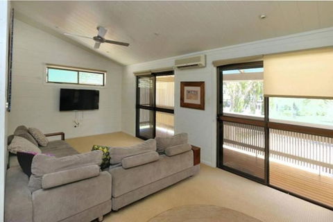 Archies Beach Abode - Yamba Accommodation 2