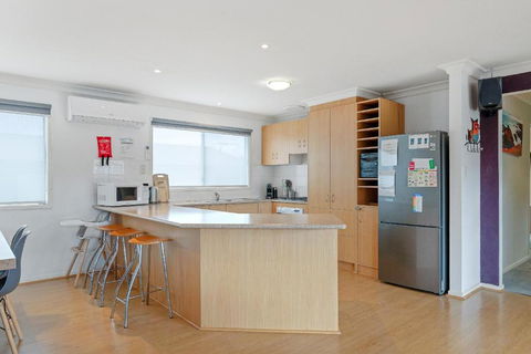 Area 51 By Ready Set Stay - BYO LINEN & TOWELS - Yamba Accommodation 2