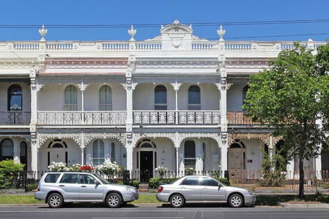 Art Deco Boutique Bespoke Brilliance & Beach&Park - Yamba Accommodation 1