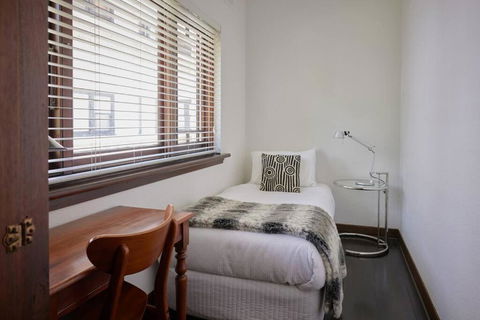 Art Deco Boutique Bespoke Brilliance & Beach&Park - Yamba Accommodation 3