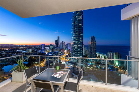 Artique Surfers Paradise - Official - Yamba Accommodation 4