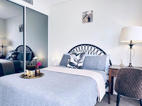 Artistic Sunroom In Granville - Yamba Accommodation 2