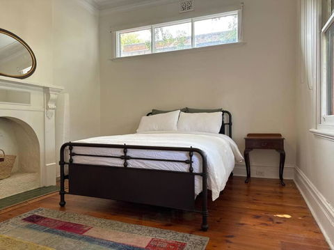 Artsy North Melbourne 2-Bedder - Yamba Accommodation 2