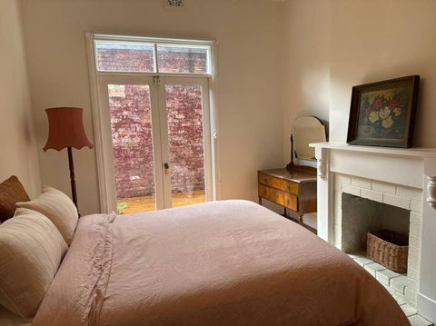 Artsy North Melbourne 2-Bedder - Yamba Accommodation 4