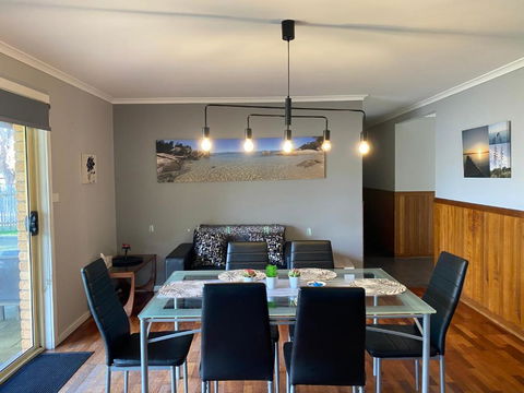 At HOME On HOLMES - Yamba Accommodation 3