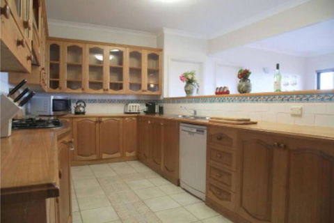 Augusta Beachfront - Watch The Whales Go By - Yamba Accommodation 2