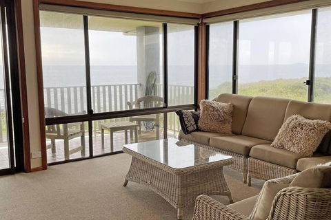 Augusta Beachfront - Watch The Whales Go By - Yamba Accommodation 4