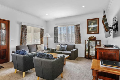 Aunty Wins - Yamba Accommodation 1