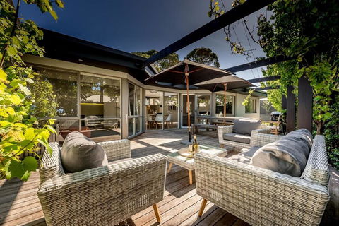 Aura Hot Tub Retreat - Unique Cedar Hot Tub Experience, 650m To Tyrone Foreshore - Yamba Accommodation 2