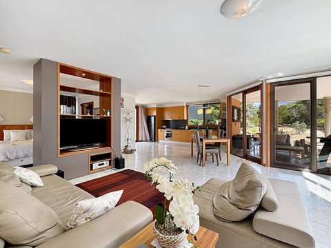 Aurora Cottages - Mountain View - Yamba Accommodation 0