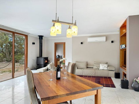 Aurora Cottages - Mountain View - Yamba Accommodation 4