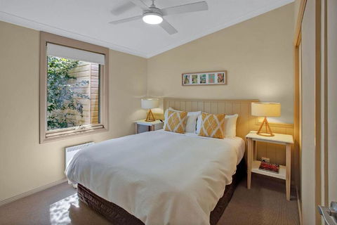 Autumn Abode Cottages - One - Yamba Accommodation 3