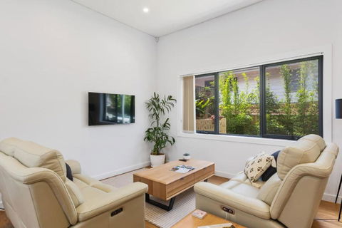 Avenue Escape - Contemporary Living At Corrimal - Yamba Accommodation 3