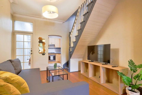 Awesome 2 Bedroom House Surry Hills - Yamba Accommodation 1