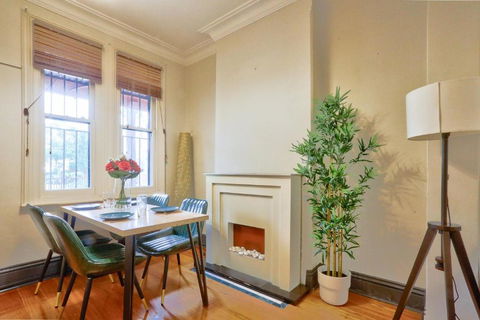 Awesome 2 Bedroom House Surry Hills - Yamba Accommodation 4