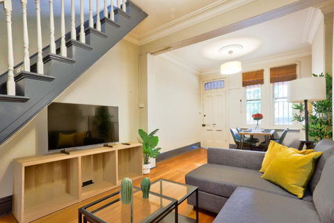 Awesome 2 Bedroom House Surry Hills - Yamba Accommodation 0