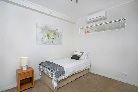 AX301 - Located In The Heart Of North Sydney - Yamba Accommodation 2