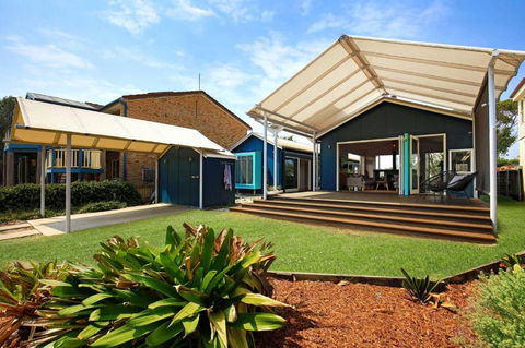 Ayana - Pet Friendly - Directly Opposite Beach - Fireplace - Yamba Accommodation 2