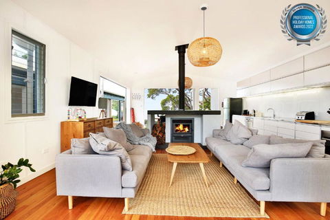 Ayana - Pet Friendly - Directly Opposite Beach - Fireplace - Yamba Accommodation 0