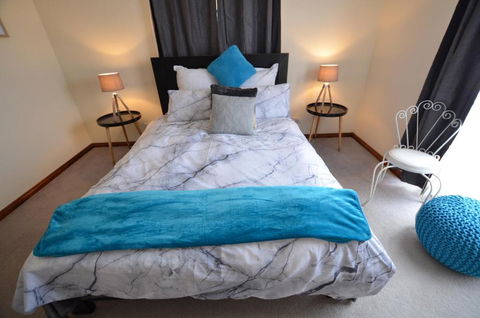 Ayres Rocks - Yamba Accommodation 4