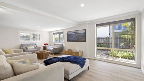 Azure - Yamba Accommodation 4