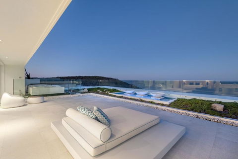 Azure - Yamba Accommodation 4