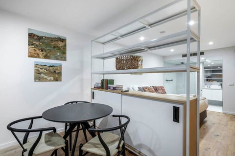 Architectural Delight On Lonsdale - Yamba Accommodation 3