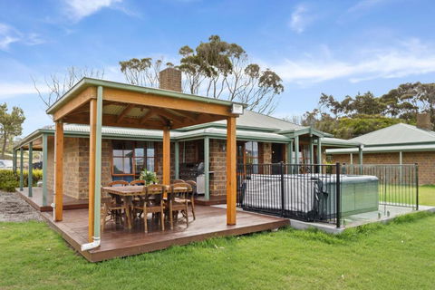 Apollo Bay Cottages- Wild Dog - Yamba Accommodation 0