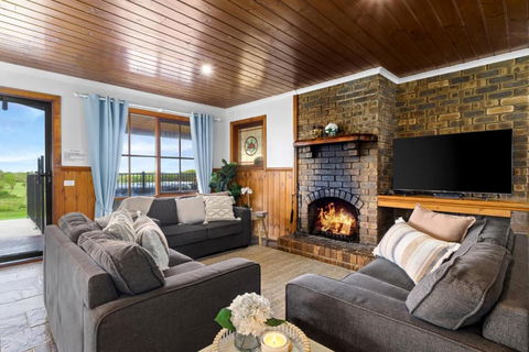 Apollo Bay Cottages- Wild Dog - Yamba Accommodation 3